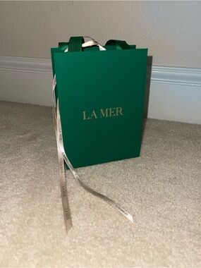 Small La Mer Iconic Gift Box